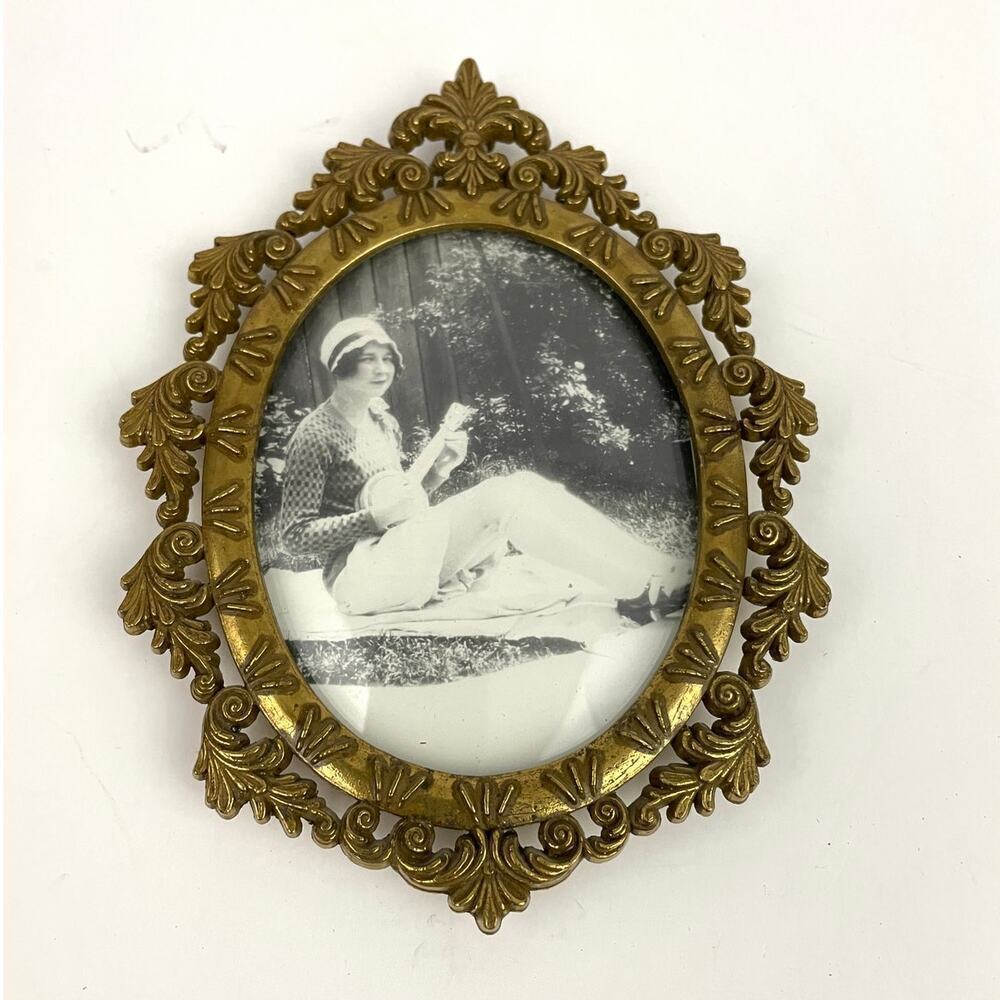VTG Victorian Wall Hanging Decor Brass‎ Picture Frame Made in Italy Oval 5"